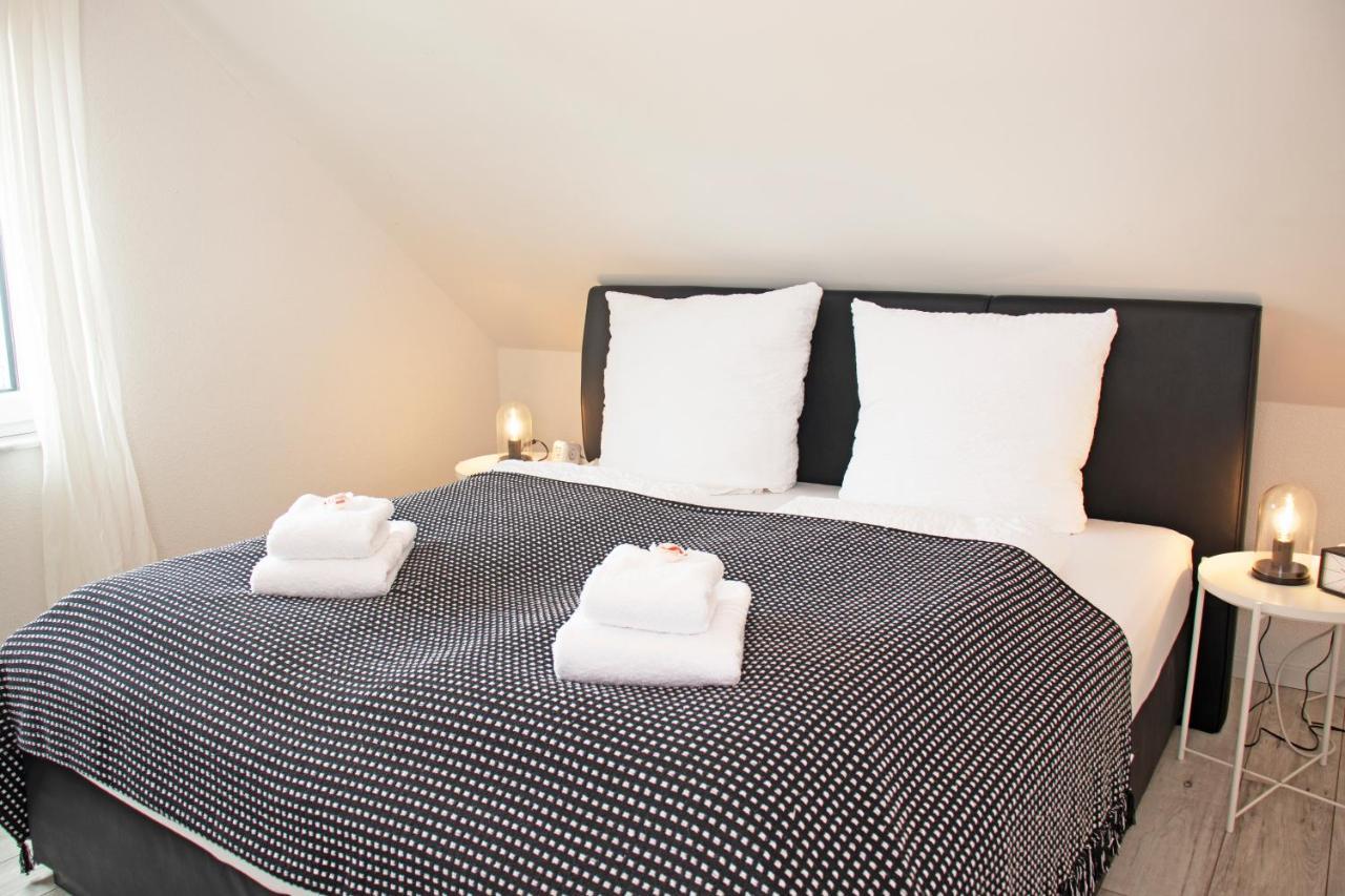 Blackncozy - Design Appartement Mit Boxspringbett Und Balkon Lorrach Luaran gambar