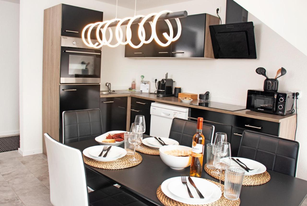 Blackncozy - Design Appartement Mit Boxspringbett Und Balkon Lorrach Luaran gambar