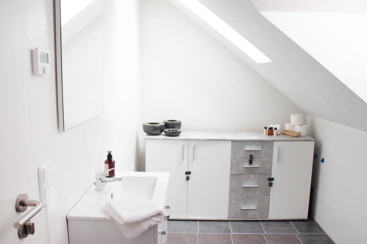 Blackncozy - Design Appartement Mit Boxspringbett Und Balkon Lorrach Luaran gambar