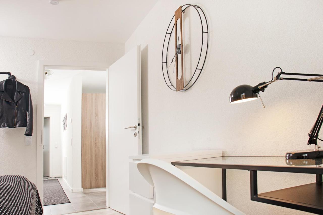 Blackncozy - Design Appartement Mit Boxspringbett Und Balkon Lorrach Luaran gambar